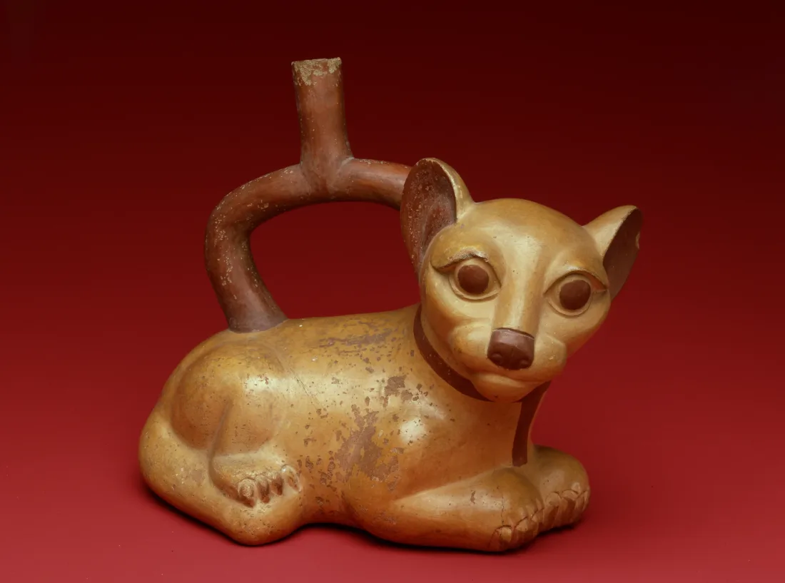 Stirrup vessel, puma, made of fired and painted clay