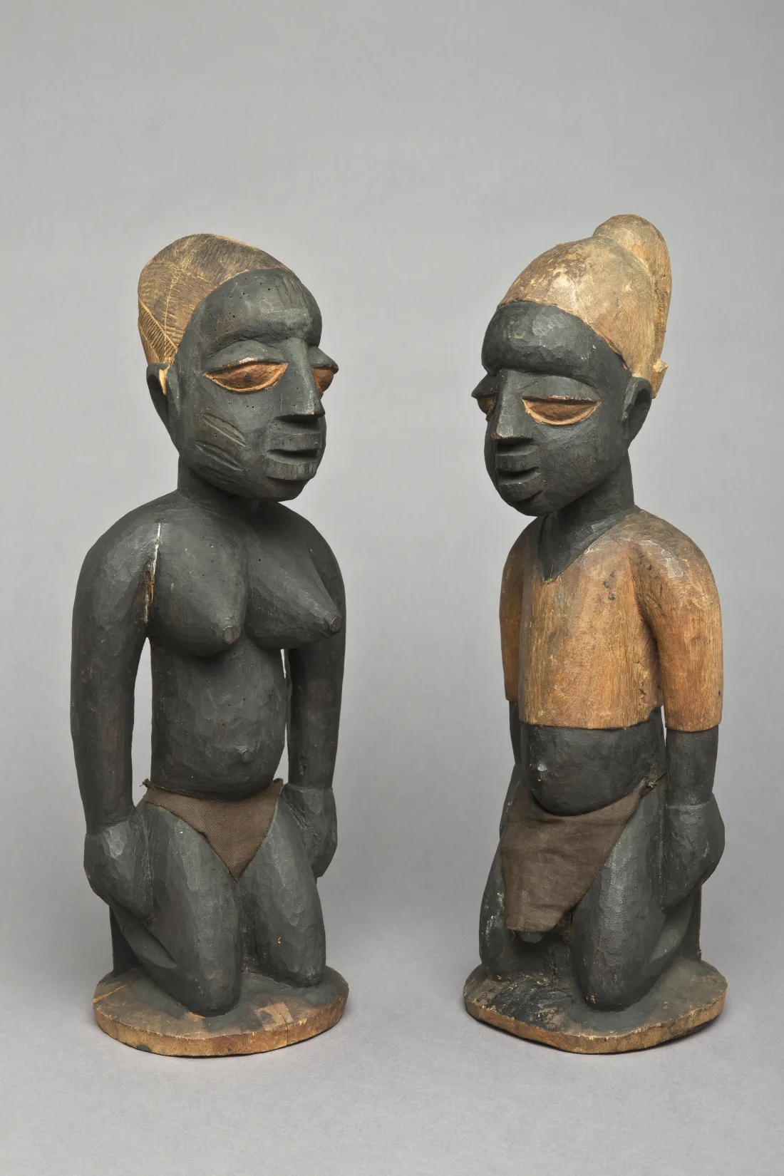 Pair of kneeling figures, female, male