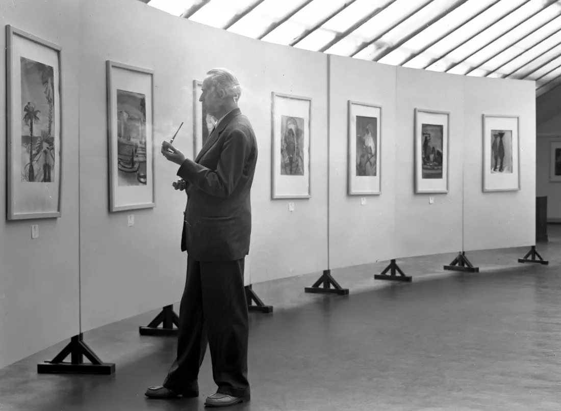 Rauchender Mann, Ausstellung, Gemälde, s/w Fotografie