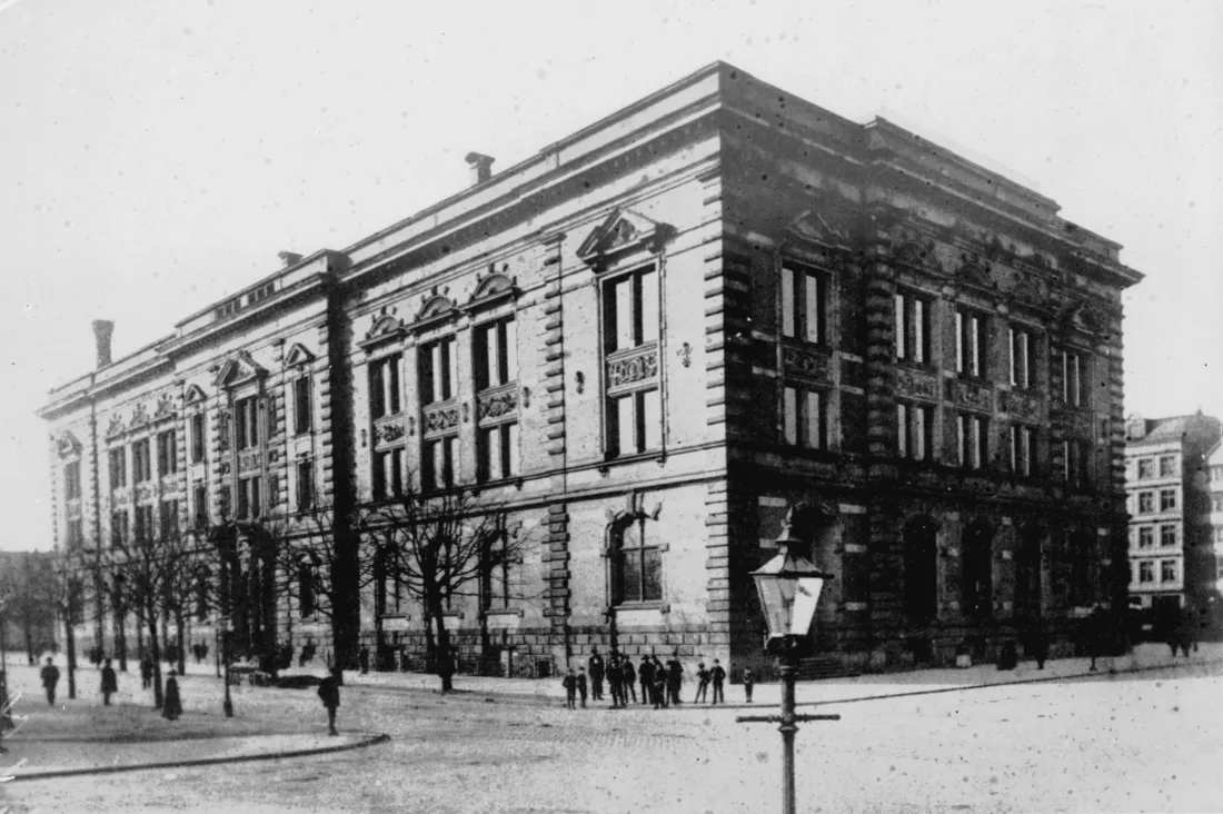 Außenansicht, Naturhistorisches Museum Hamburg um 1890, s/w Fotografie