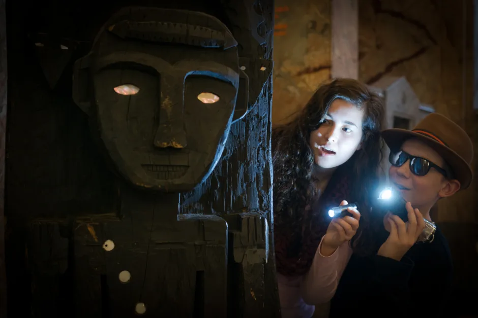 Torchlight tour. Photographer: Jan Lederbogen.