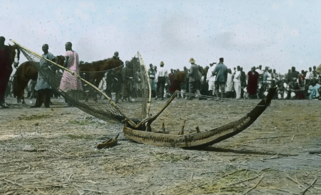 Expedition, Ausstellungsgelände, Fischerboot, Menschengruppe, Fotografie, handkoloriert