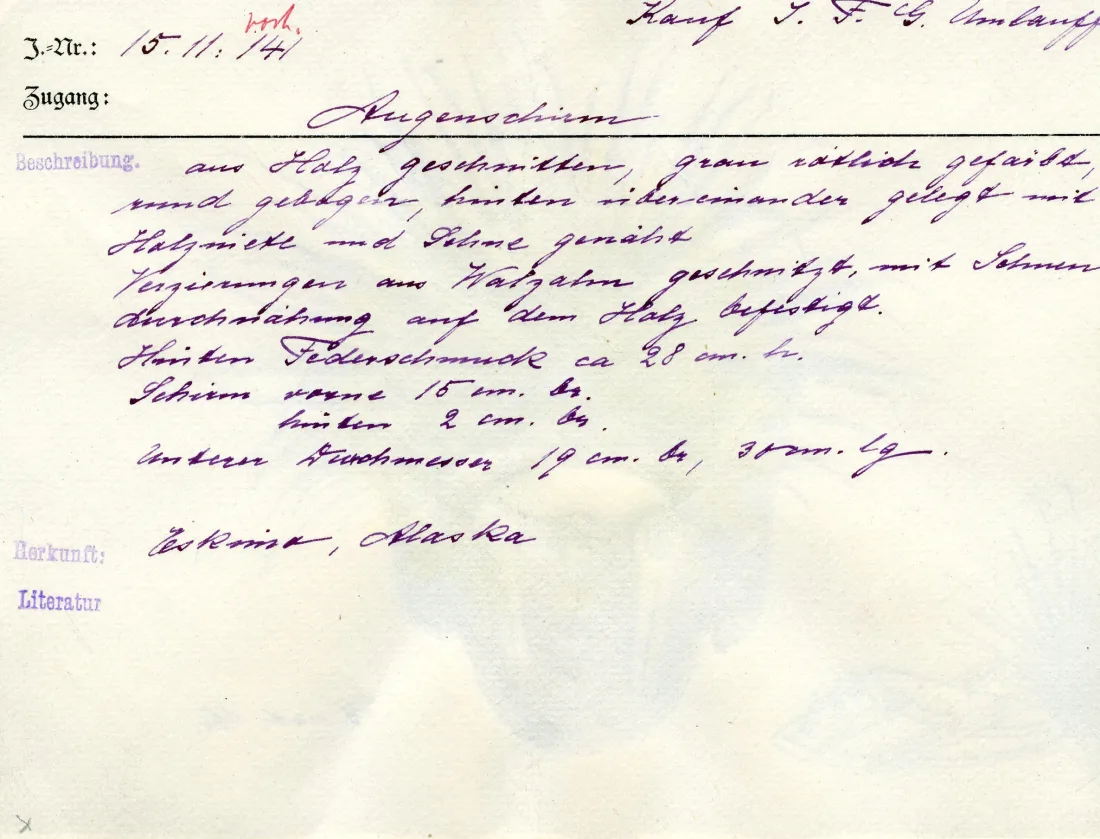 Inventarkartenzeichnung zu „Augenschirm aus Holz mit Schnitzerei aus Walzahn“
