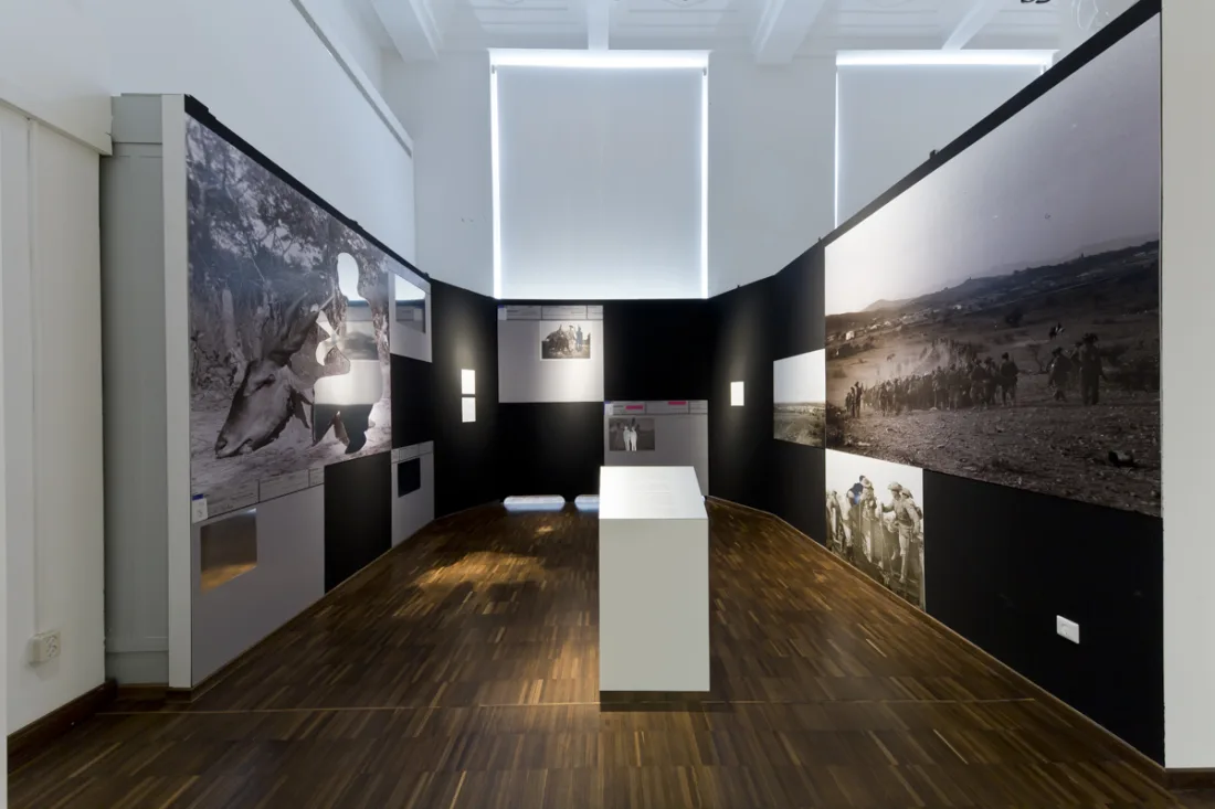 Blick in den Ausstellungssaal der Sonderausstellung Ovizire