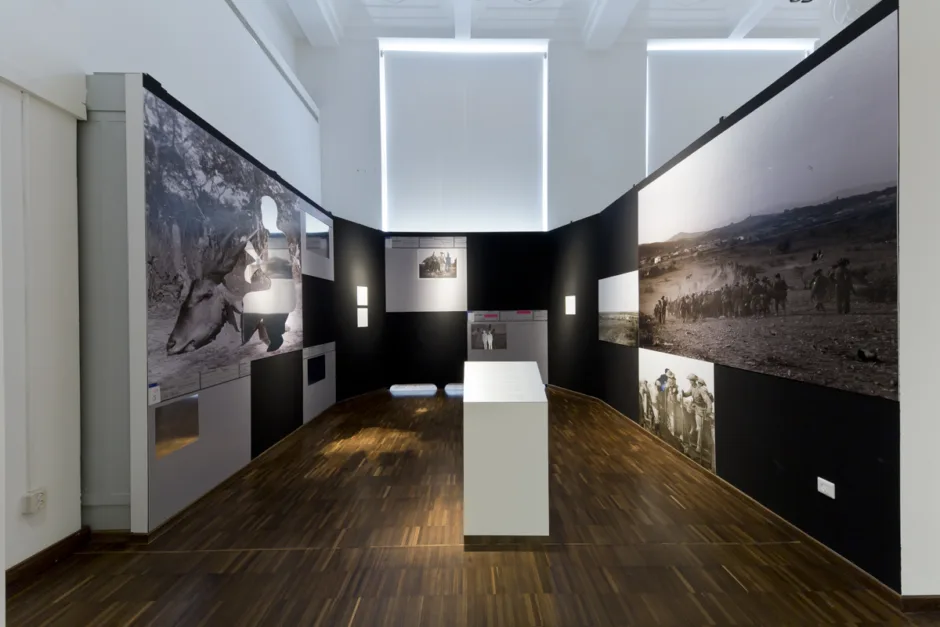 Blick in den Ausstellungssaal der Sonderausstellung Ovizire