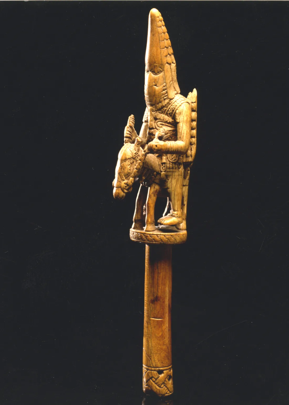 Reiterfigur geschnitzt aus einem Elfenbeinstab