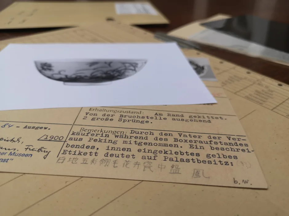 Karteikarte einer chinesischen Porzellanschale