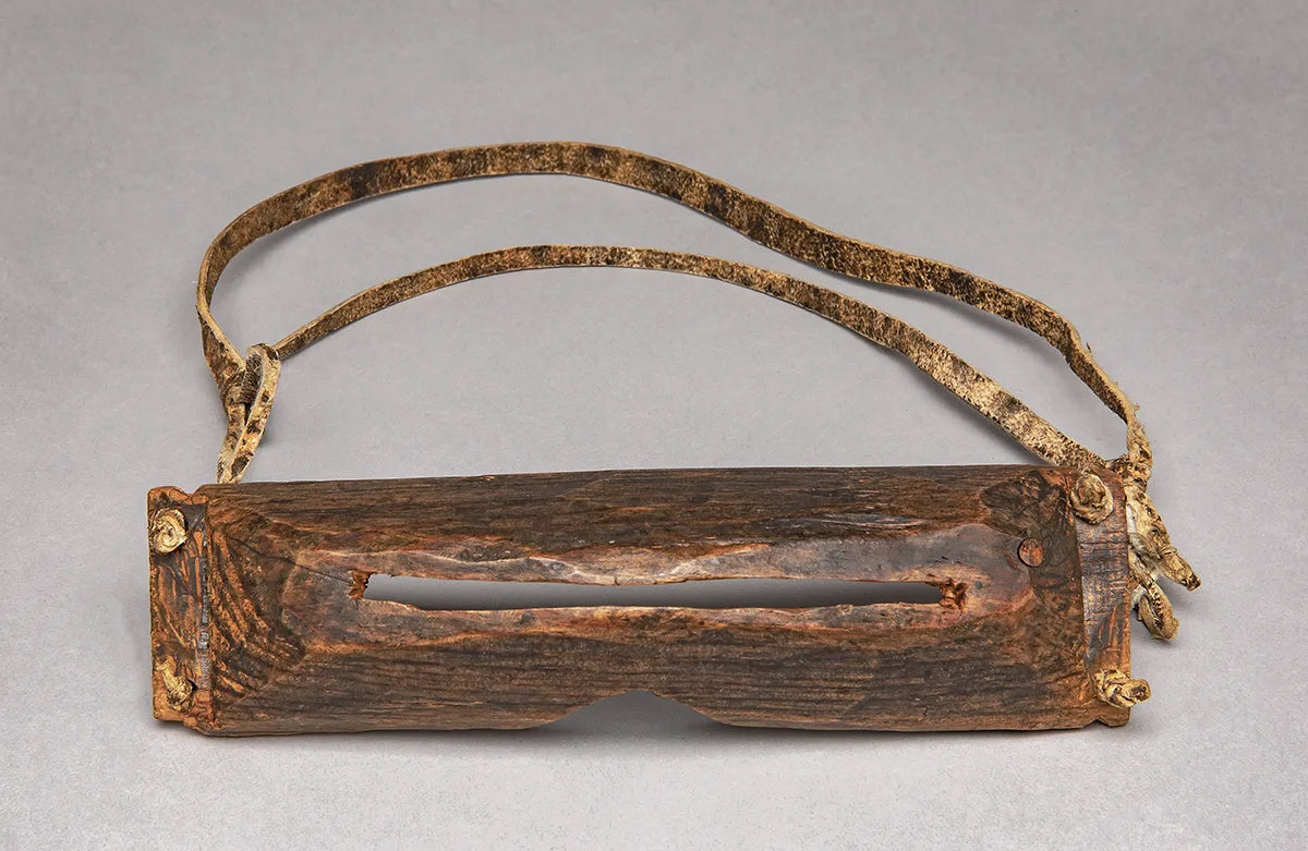 Snow goggle, Inuit (Kalaallit), Upernivik, Kitaa (West Greenland), 19th century, Wood, leather strap