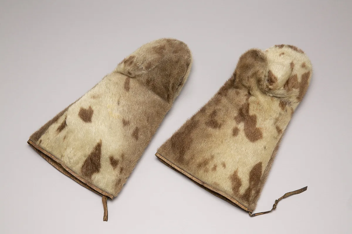 Mittens
Inuit (Kalaalit)
Kalaallit Nunaat (Greenland)
before 1915
Arctic Ocean
Sealskin
