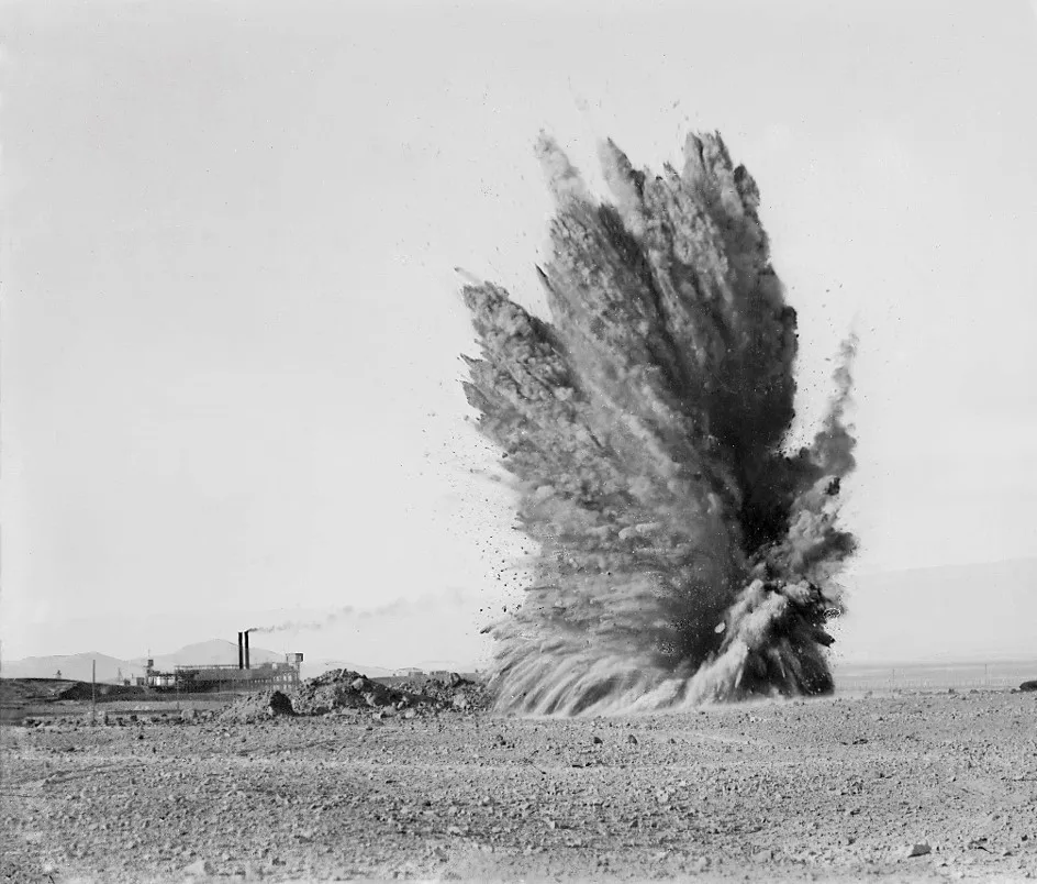 Sprengung in der Atacama-Wüste