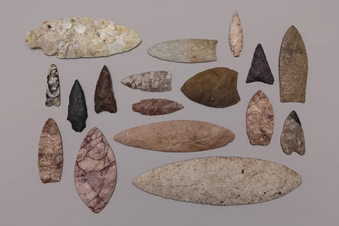 Messer, Harpunen- und Pfeilspitzen